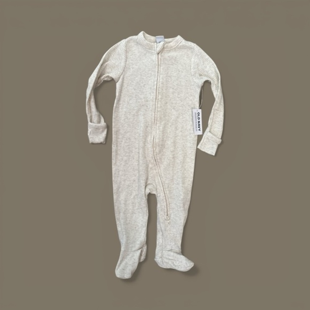 Old Navy Cream Ribbed Zip-Up Baby Footie Pajamas NWT Loungewear Baby Onesie 6-9M